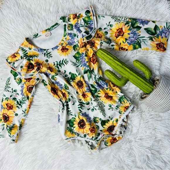 🌻Boho Chic sunflower tasseled long sleeve onesie size 6/12 months - Picture 6 of 7